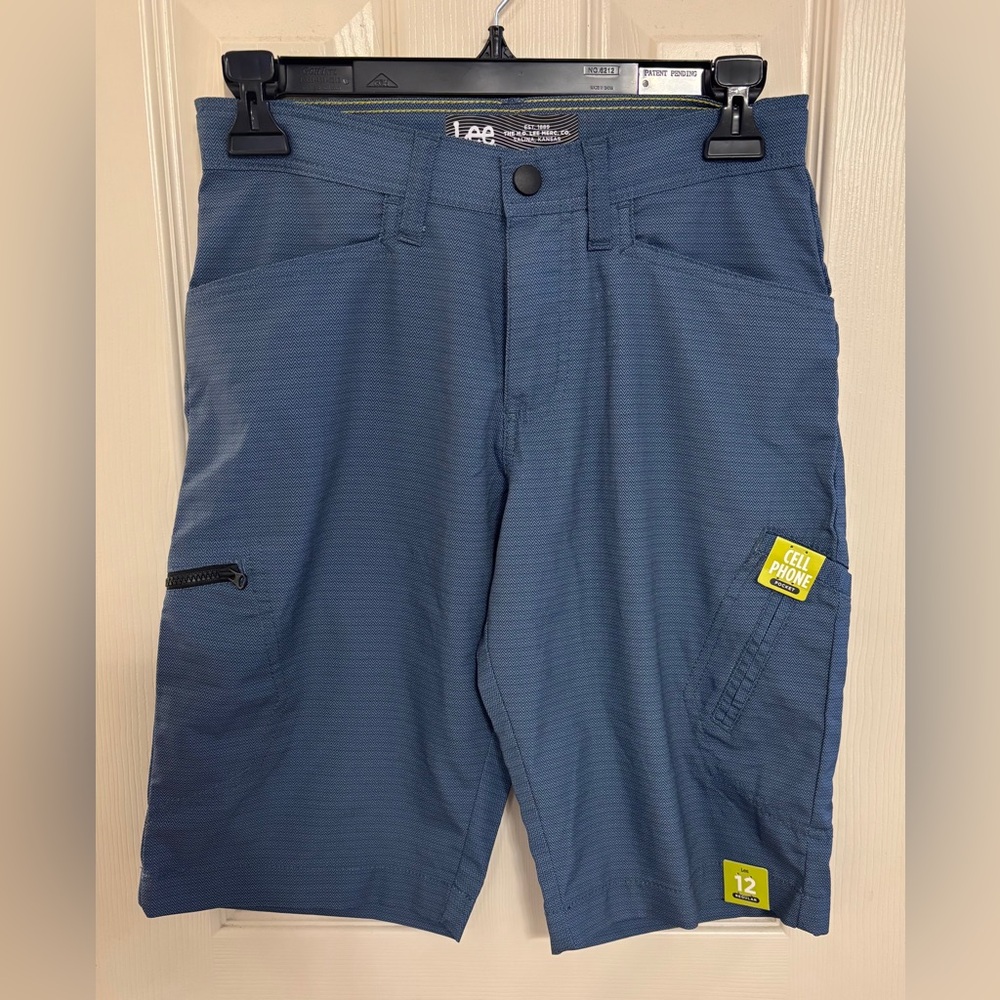 Boy’s Lee Blue Cargo Shorts with Belt Loops snap front & adjustable waist sz 12